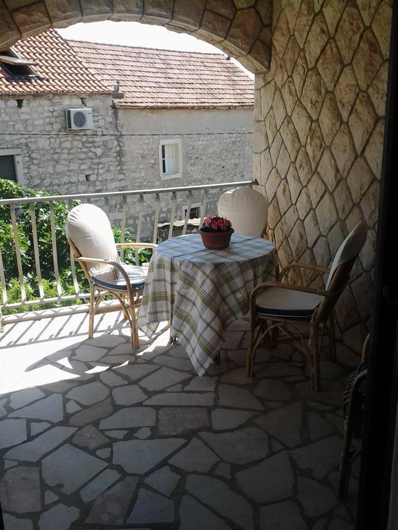 Apartments Vini And Ivana Sućuraj Quarto foto