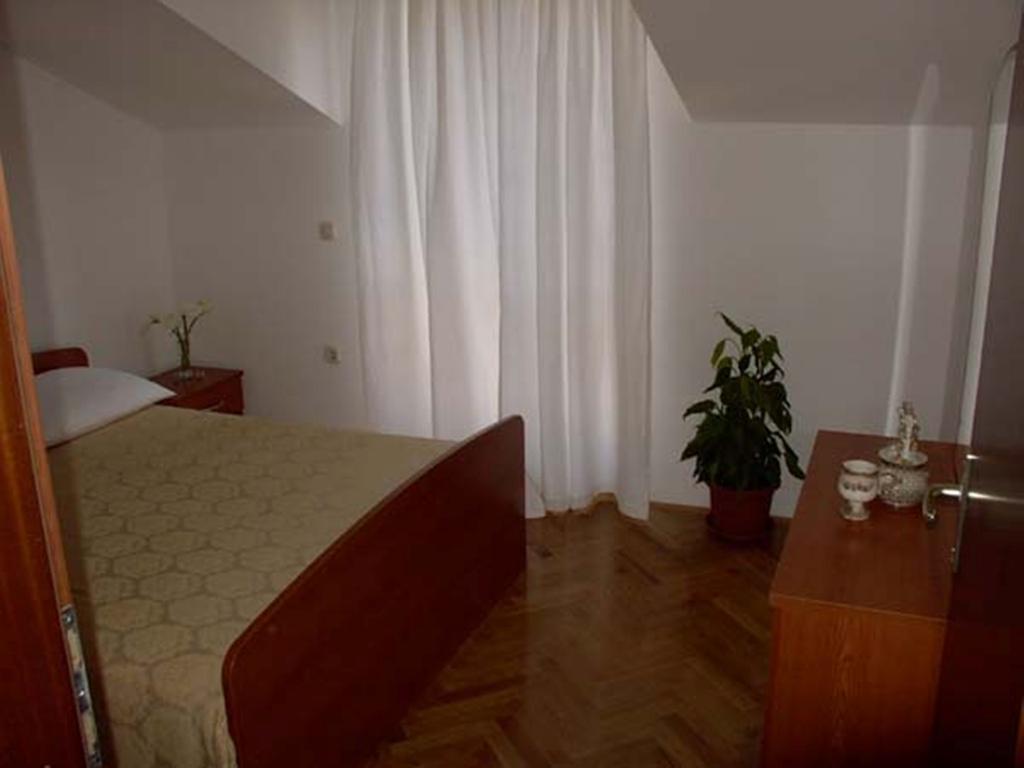 Apartments Vini And Ivana Sućuraj Quarto foto