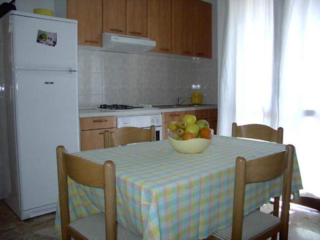 Apartments Vini And Ivana Sućuraj Quarto foto